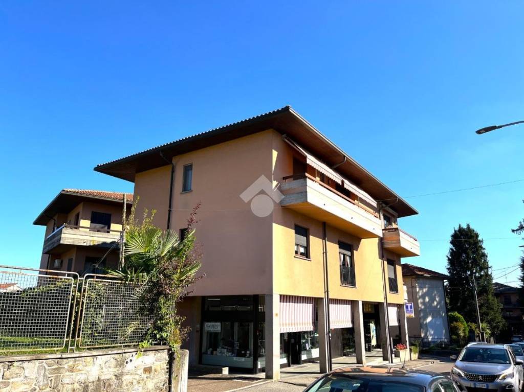 appartamento in vendita ad Albizzate