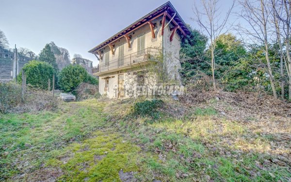 casa indipendente in vendita ad Albizzate