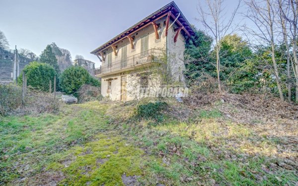 casa indipendente in vendita ad Albizzate
