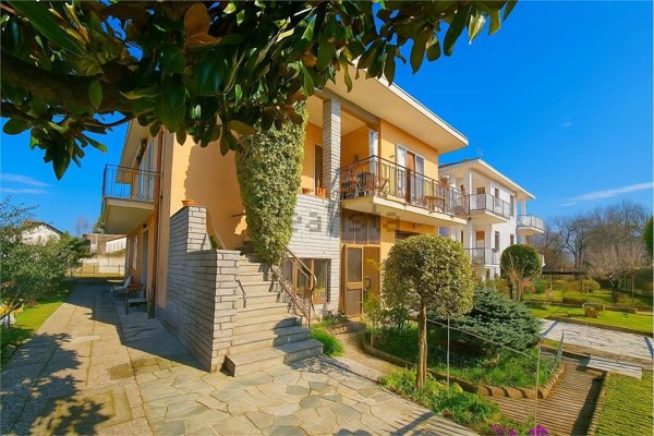 casa indipendente in vendita ad Albizzate