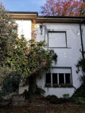 casa indipendente in vendita ad Albizzate