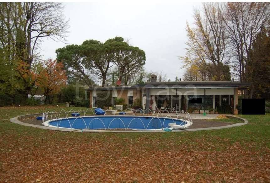 casa indipendente in vendita ad Albizzate