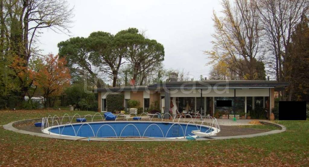 casa indipendente in vendita ad Albizzate