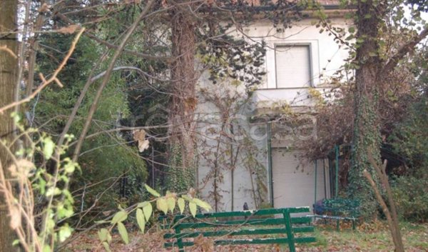 casa indipendente in vendita ad Albizzate