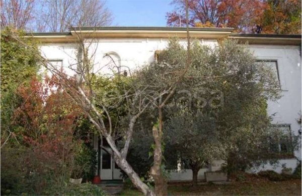 casa indipendente in vendita ad Albizzate