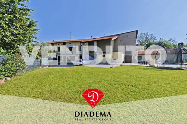 casa indipendente in vendita ad Albizzate