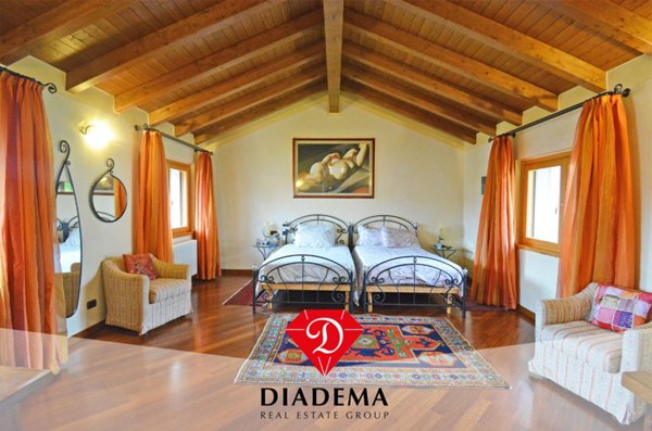 casa indipendente in vendita ad Albizzate