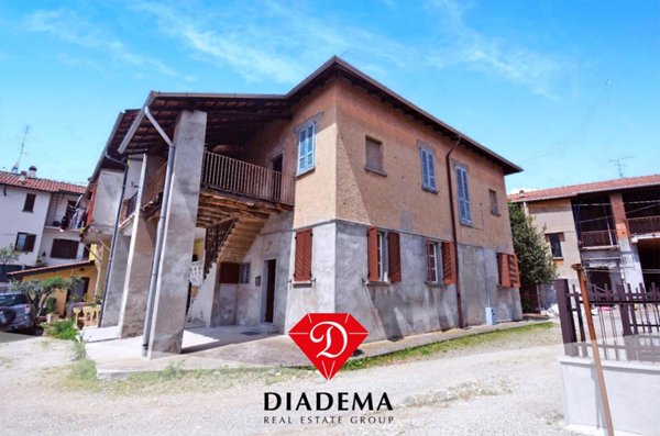 casa indipendente in vendita ad Albizzate