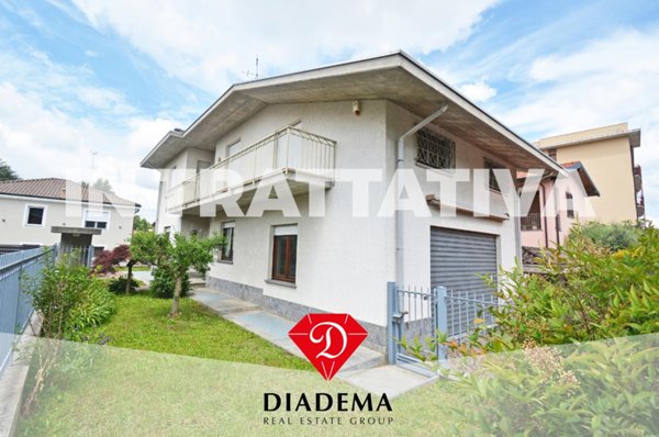 casa indipendente in vendita ad Albizzate