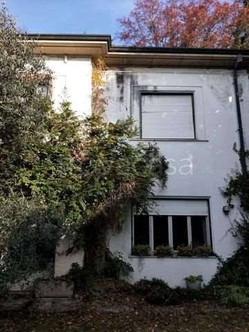casa indipendente in vendita ad Albizzate