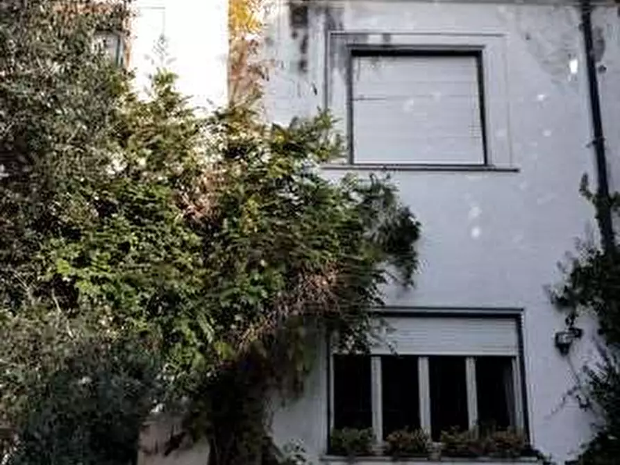 casa indipendente in vendita ad Albizzate