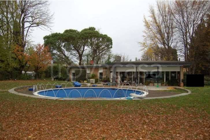 casa indipendente in vendita ad Albizzate