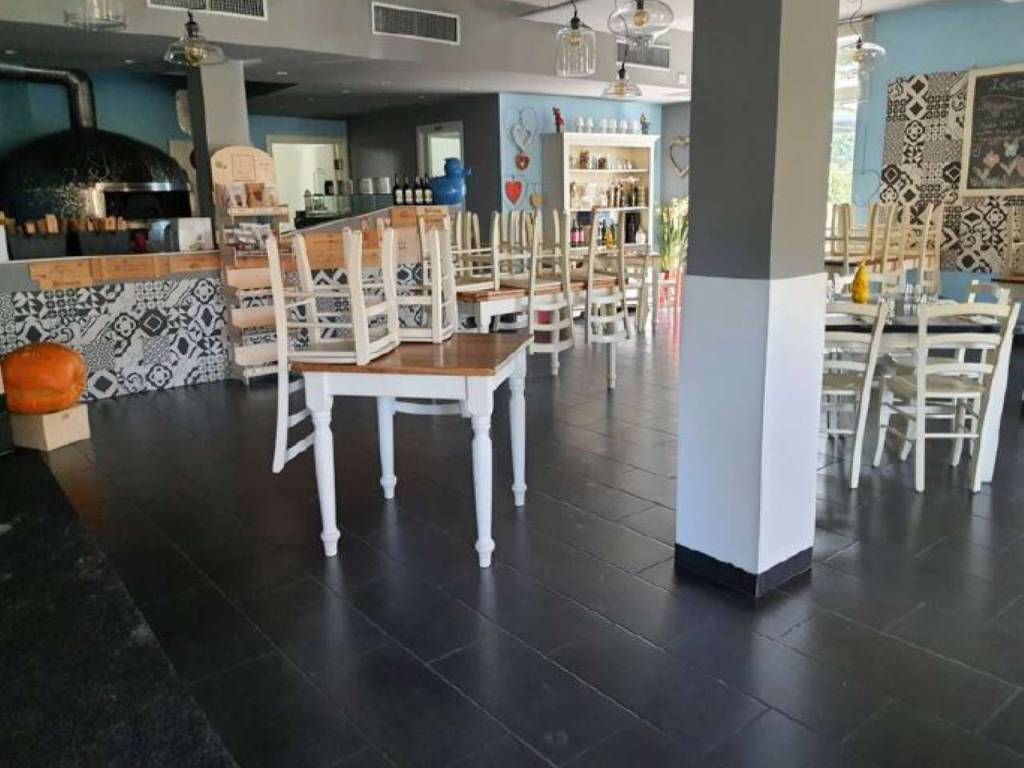 negozio in vendita ad Albizzate