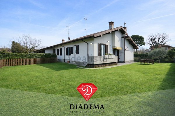 casa indipendente in vendita ad Albizzate