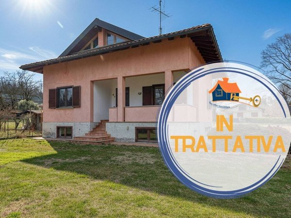 casa indipendente in vendita ad Albizzate