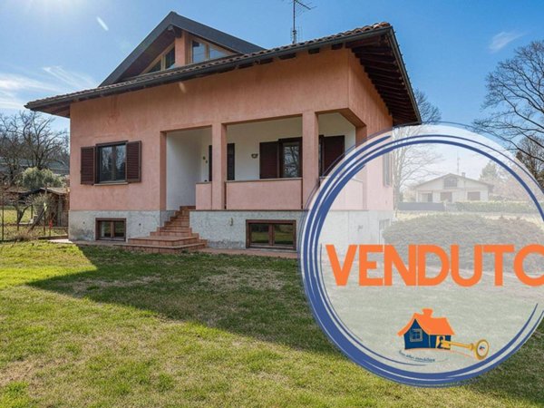 casa indipendente in vendita ad Albizzate