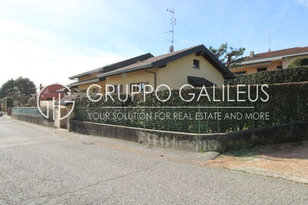 casa semindipendente in vendita ad Albizzate