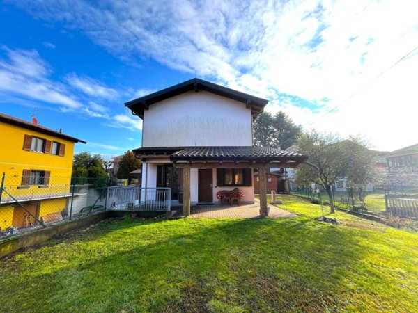 casa indipendente in vendita ad Albizzate