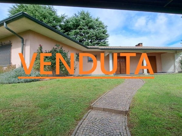 casa indipendente in vendita ad Albizzate
