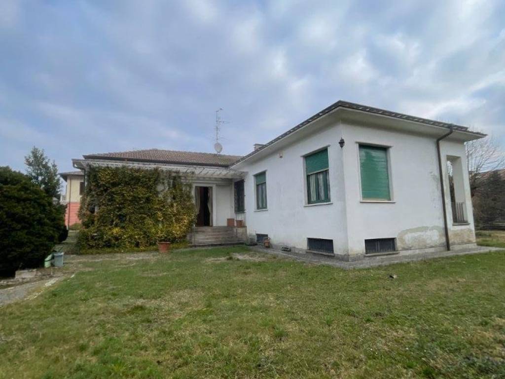 casa indipendente in vendita ad Albizzate