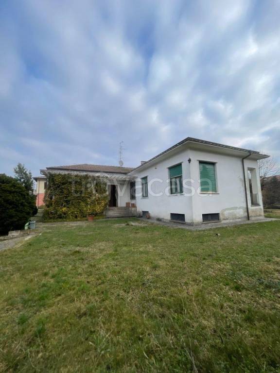 casa indipendente in vendita ad Albizzate