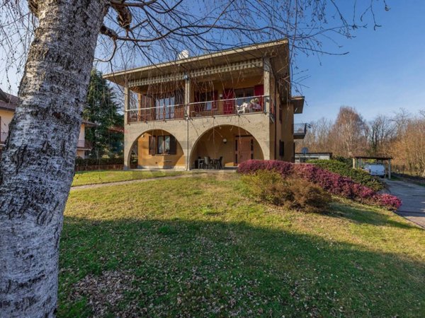 casa indipendente in vendita ad Albizzate