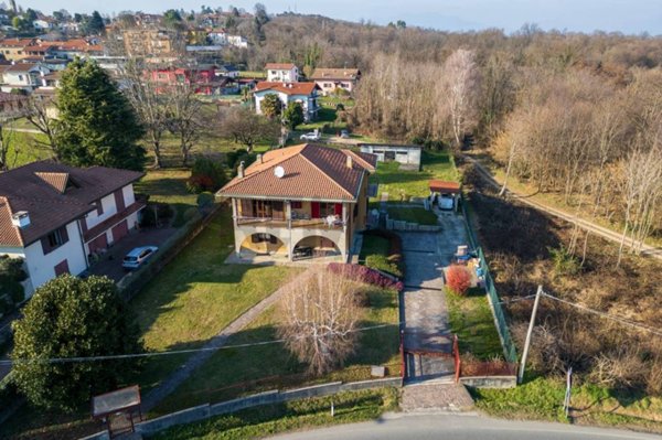 casa indipendente in vendita ad Albizzate