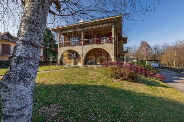 casa indipendente in vendita ad Albizzate