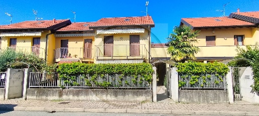 casa indipendente in vendita ad Albizzate
