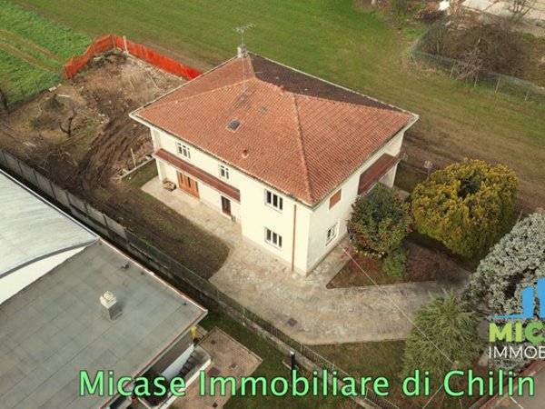 casa indipendente in vendita ad Albizzate