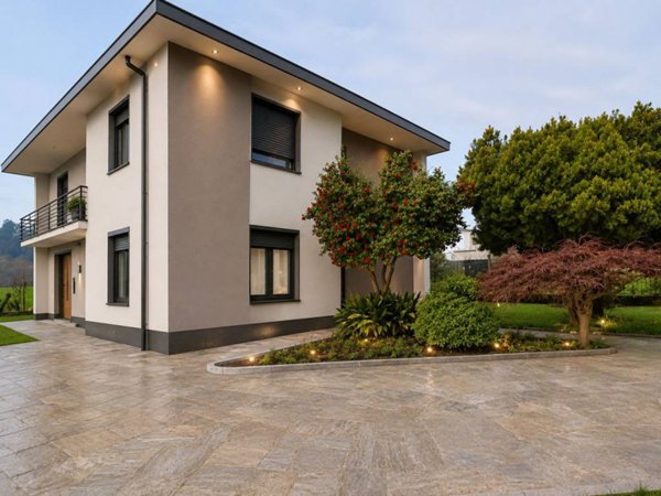 casa indipendente in vendita ad Albizzate