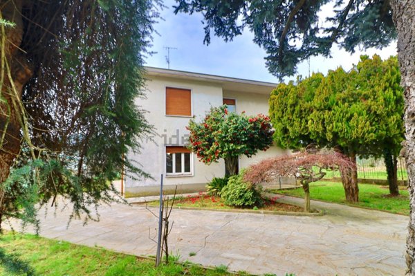 casa indipendente in vendita ad Albizzate