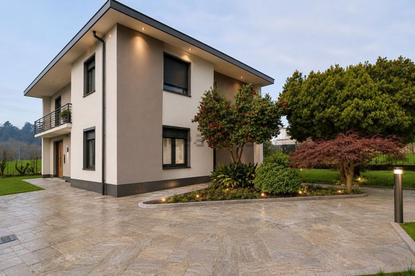 casa indipendente in vendita ad Albizzate
