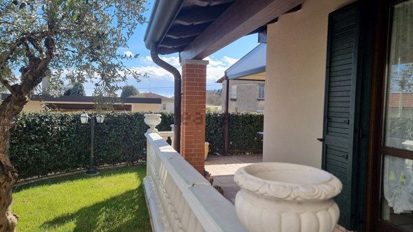 casa indipendente in vendita ad Albizzate