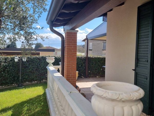 casa indipendente in vendita ad Albizzate