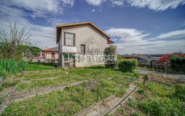 casa indipendente in vendita ad Albizzate