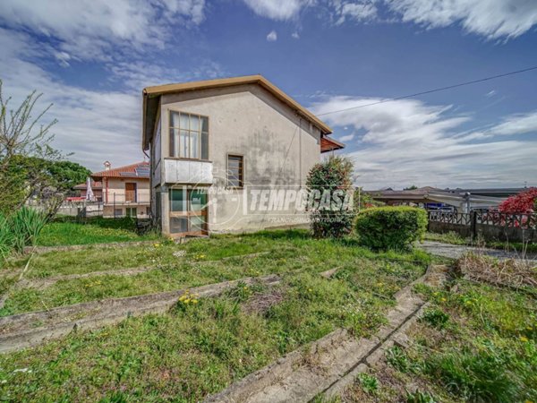 casa indipendente in vendita ad Albizzate