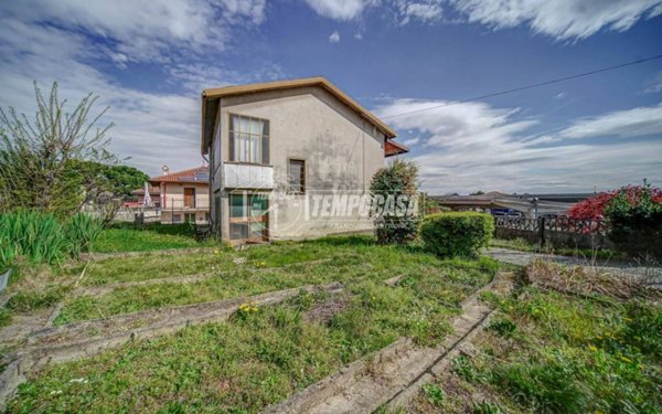 casa indipendente in vendita ad Albizzate