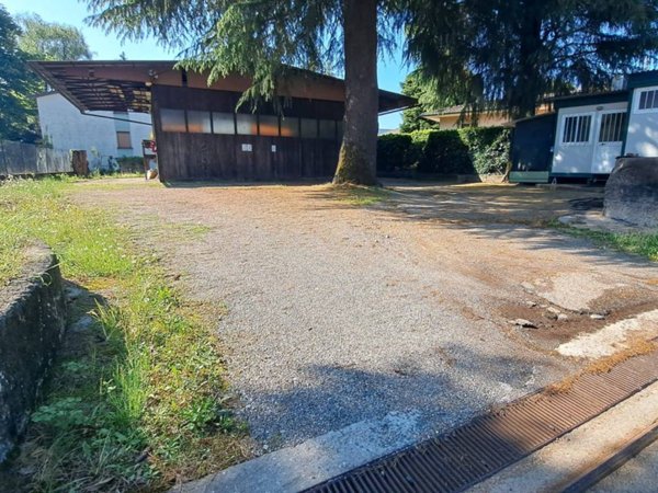 locale commerciale in vendita ad Albizzate