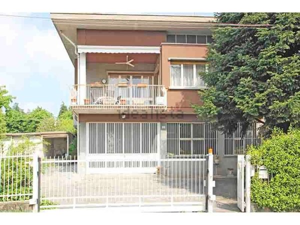 casa indipendente in vendita ad Albizzate