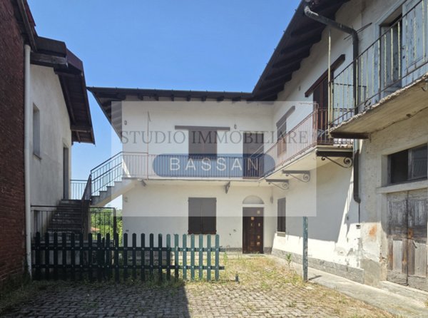 casa indipendente in vendita ad Albizzate