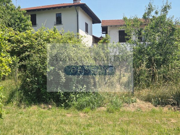 casa indipendente in vendita ad Albizzate