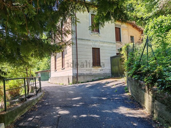 casa indipendente in vendita ad Albizzate