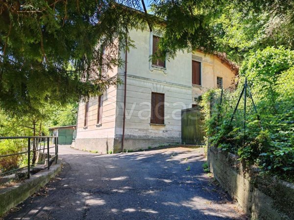 casa indipendente in vendita ad Albizzate