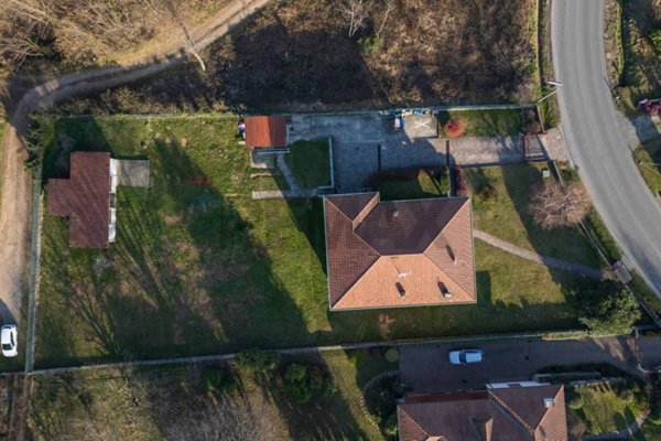 casa indipendente in vendita ad Albizzate