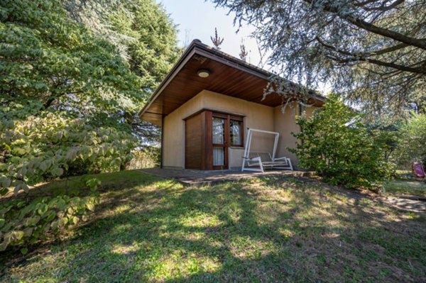 casa indipendente in vendita ad Albizzate