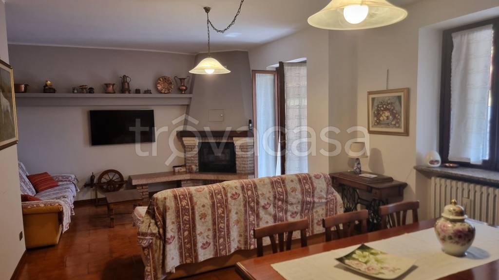 casa indipendente in vendita ad Albizzate
