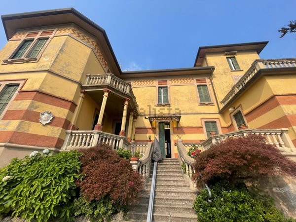 casa indipendente in vendita ad Albizzate