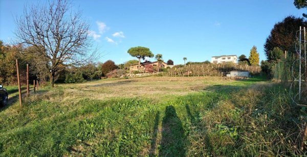 terreno edificabile in vendita ad Angera in zona Barzola