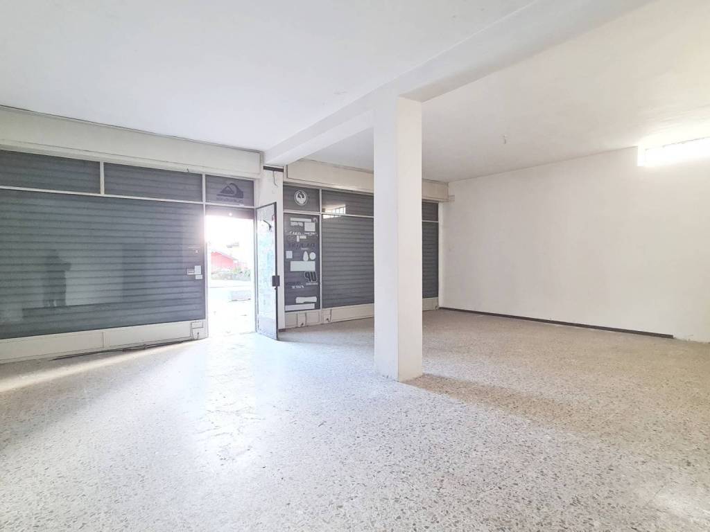 ufficio in vendita ad Angera